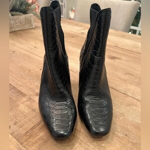 Donal Pliner Croc embossed Leather Boots size 7